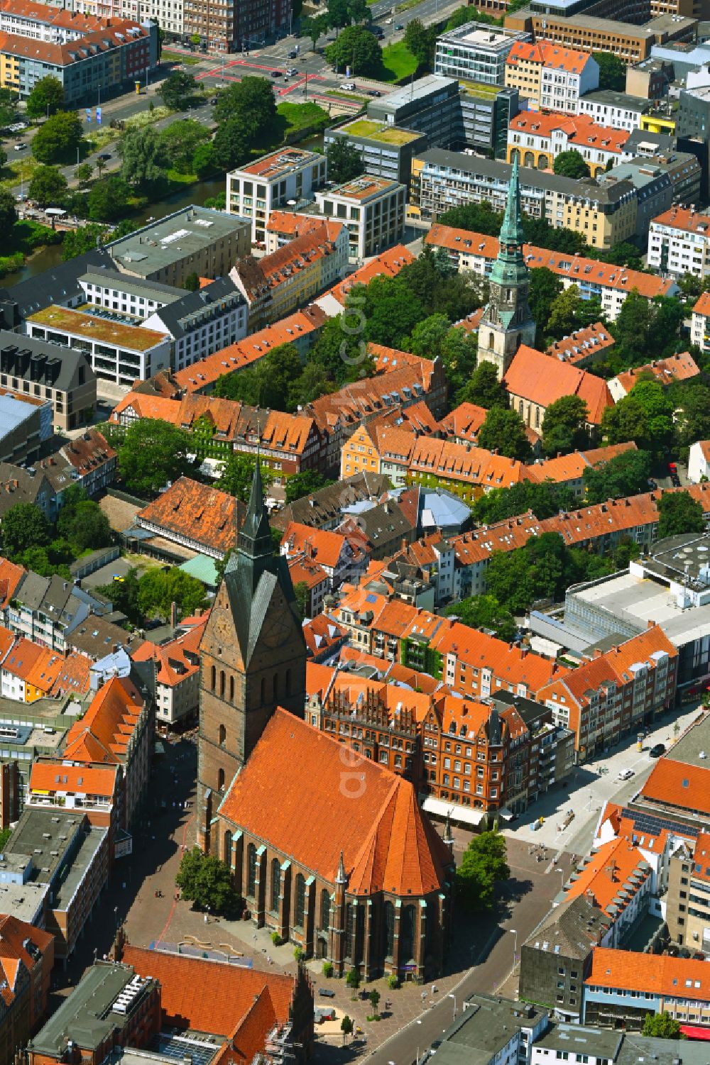 Hannover from above - Church building Marktkirche on Hanns-Lilje-Platz in Hannover in the state Lower Saxony