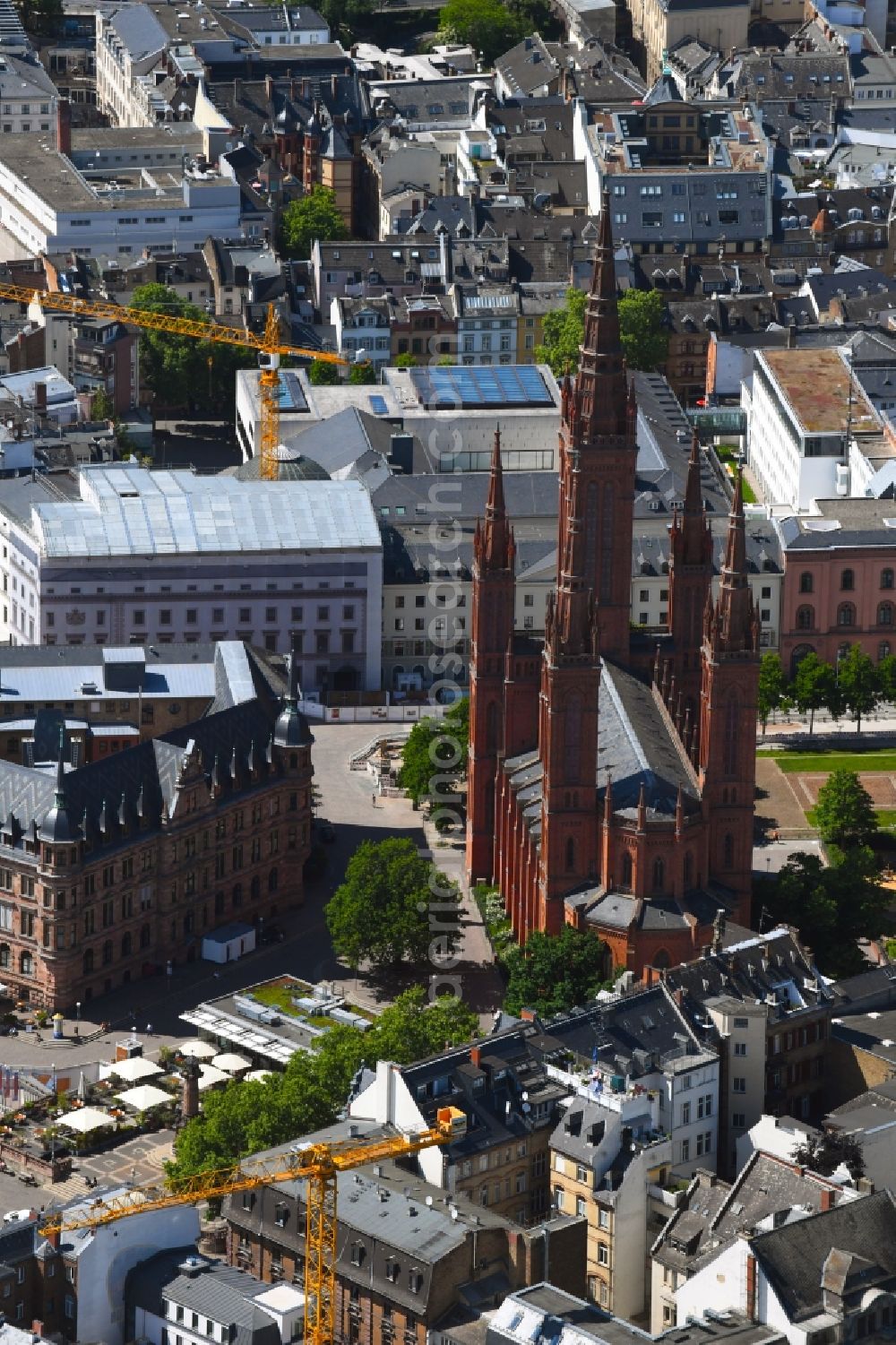 Aerial photograph Wiesbaden - Church building in Marktkirche Wiesbaden on place Schlossplatz Old Town- center of downtown in the district Mitte in Wiesbaden in the state Hesse, Germany