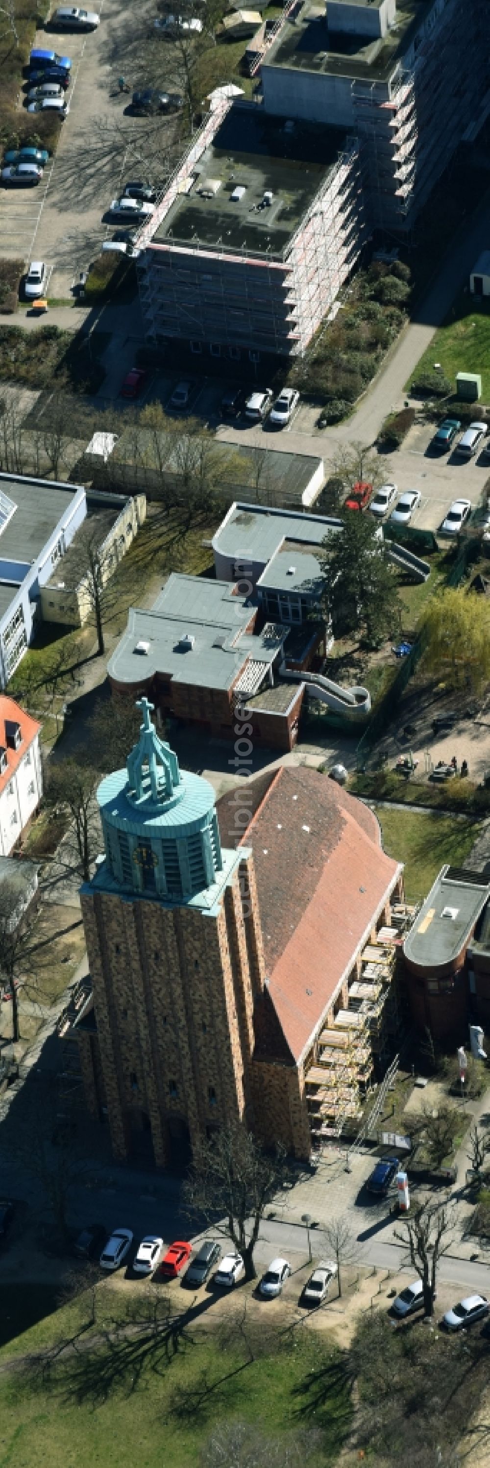 Aerial image Berlin - Church building Martin-Luther-Gedaechtniskirche on Riegerzeile in Berlin in Germany