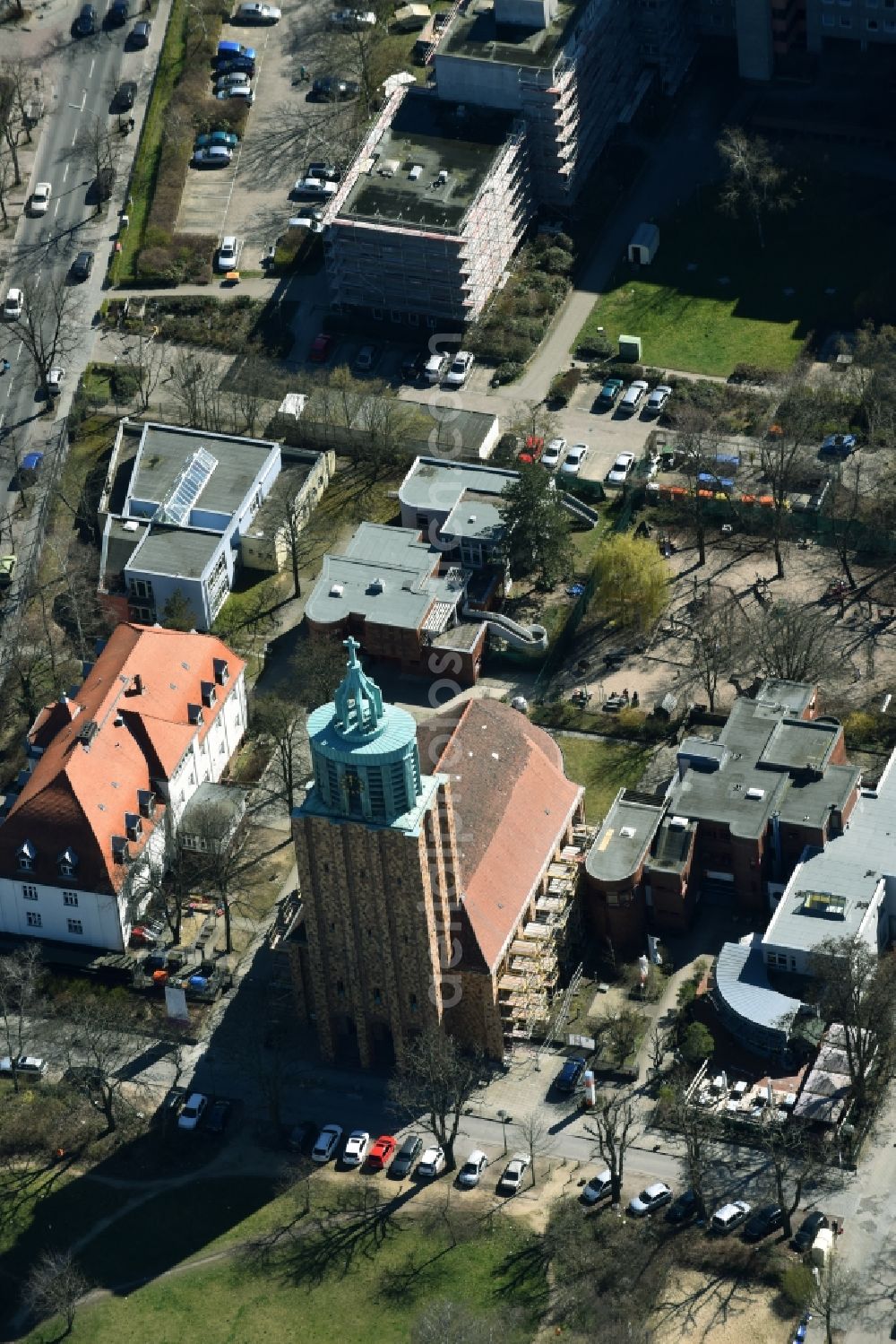 Aerial photograph Berlin - Church building Martin-Luther-Gedaechtniskirche on Riegerzeile in Berlin in Germany