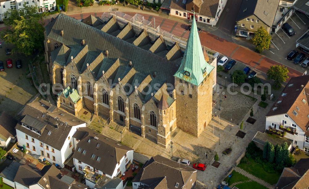 Hattingen from the bird's eye view: Church building of the cathedral of St. Mauritius Dom in Hattingen in the state North Rhine-Westphalia