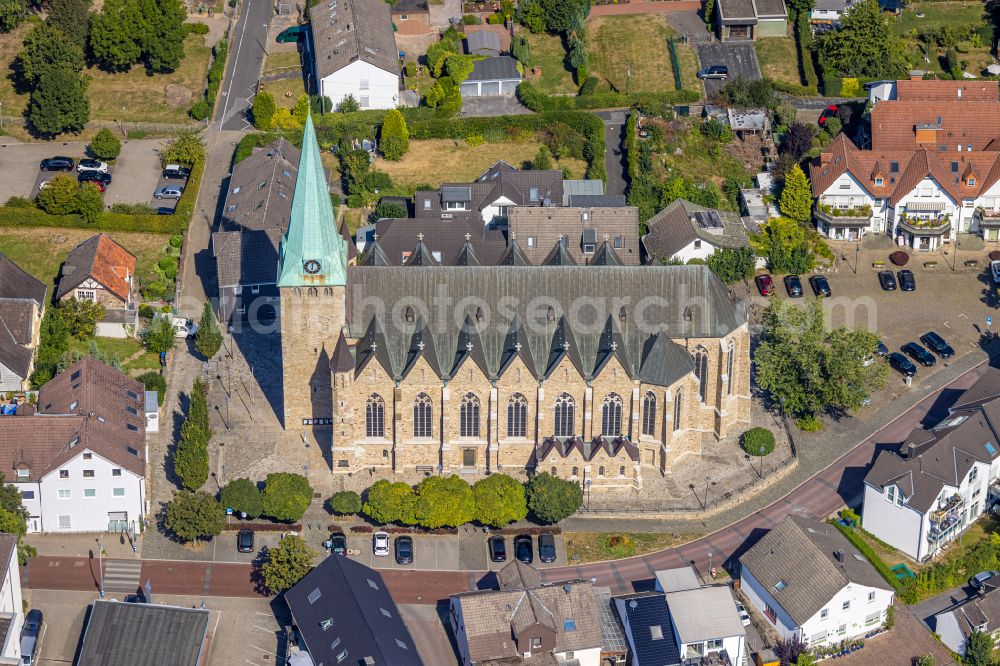 Hattingen from the bird's eye view: Church building of St. Mauritius Kirche on Domplatz in Hattingen in the state North Rhine-Westphalia, Germany