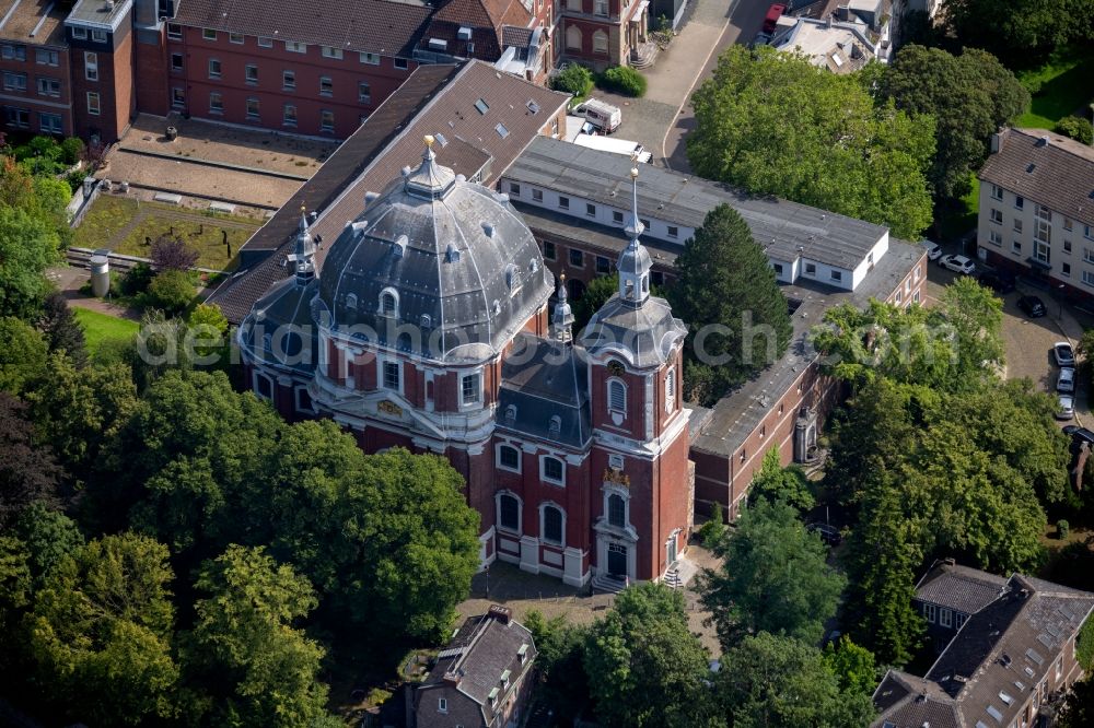 Aachen from the bird's eye view: Church building St. Michael on the Michaelsbergstrasse in the district Mitte in Aachen in the state North Rhine-Westphalia, Germany