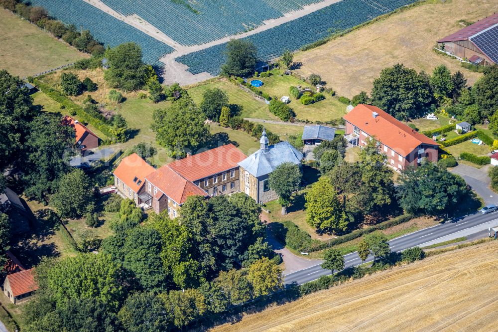 Lembeck from the bird's eye view: Church building St. Michaelisstift on street Rhader Strasse in Lembeck at Ruhrgebiet in the state North Rhine-Westphalia, Germany