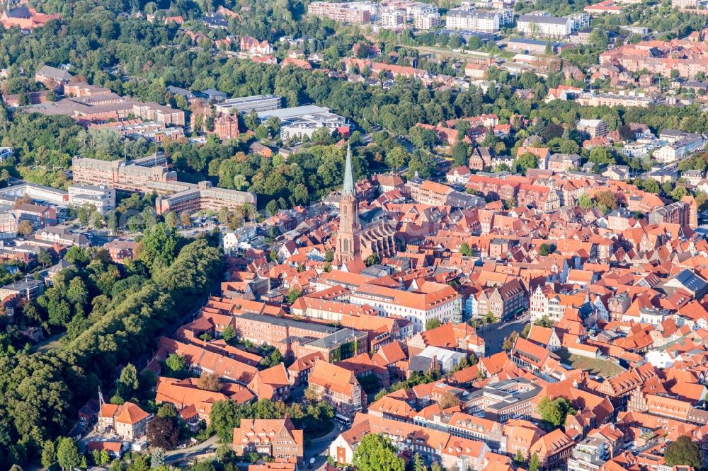 Aerial photograph Lüneburg - Church building of St. Nicolai in Old Town- center of downtown in Lueneburg in the state Lower Saxony, Germany