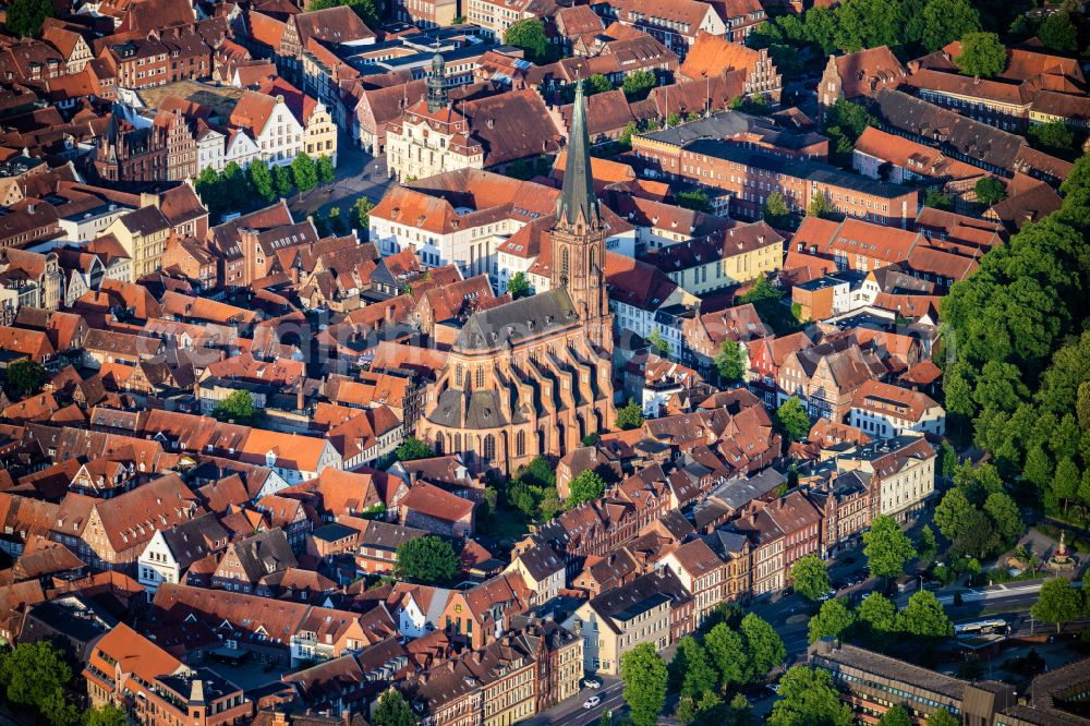 Aerial photograph Lüneburg - Church building of St. Nicolai in Old Town- center of downtown in Lueneburg in the state Lower Saxony, Germany