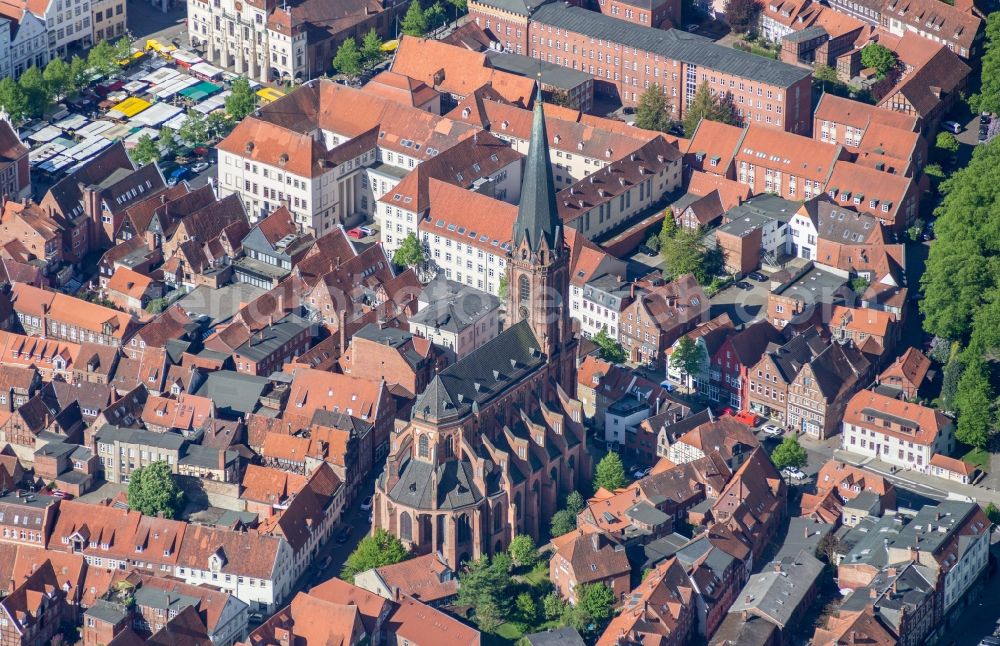 Aerial photograph Lüneburg - Church building in St. Nicolai on street Luener Strasse at Old Town- center of downtown in Lueneburg in the state Lower Saxony, Germany