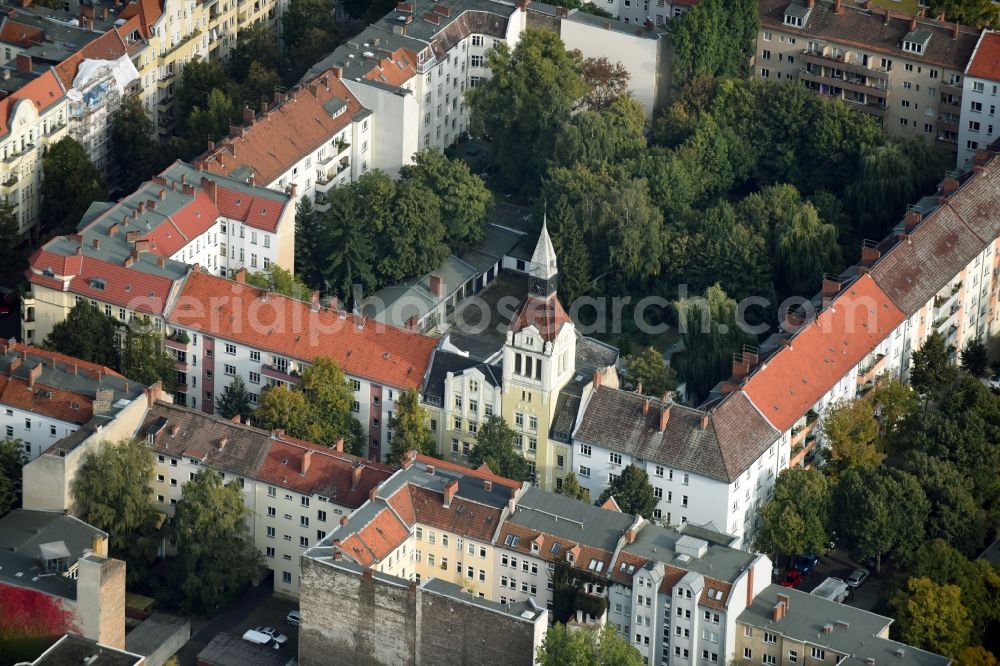 Aerial photograph Berlin - Church building Nikodemus Kirche on Nansenstrasse destrict Neukoelln in Berlin