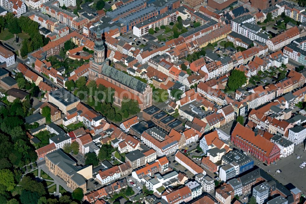 Aerial image Greifswald - Church building of the cathedral of St. Nikolai on Domstrasse in Greifswald in the state Mecklenburg - Western Pomerania, Germany