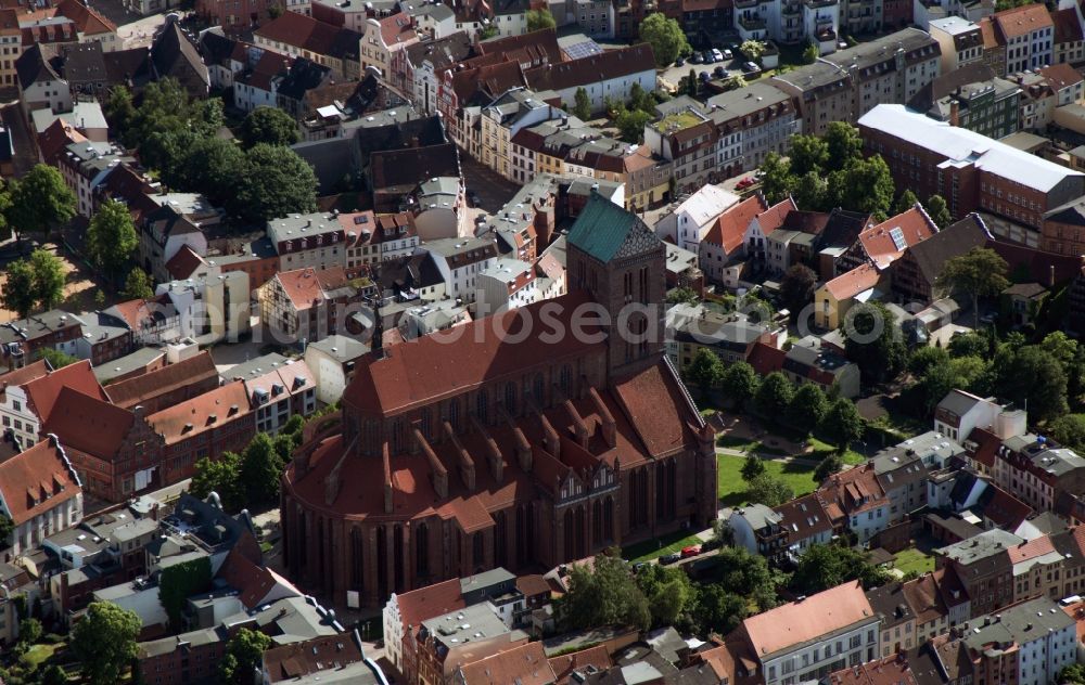 Aerial photograph Wismar - Church building of St. Nicholas Church in Wismar in Mecklenburg - Western Pomerania