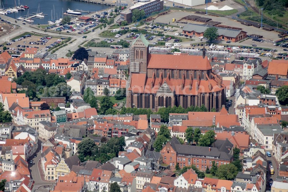 Aerial photograph Wismar - Church building St. Nikolaikirche in Wismar in the state Mecklenburg - Western Pomerania, Germany