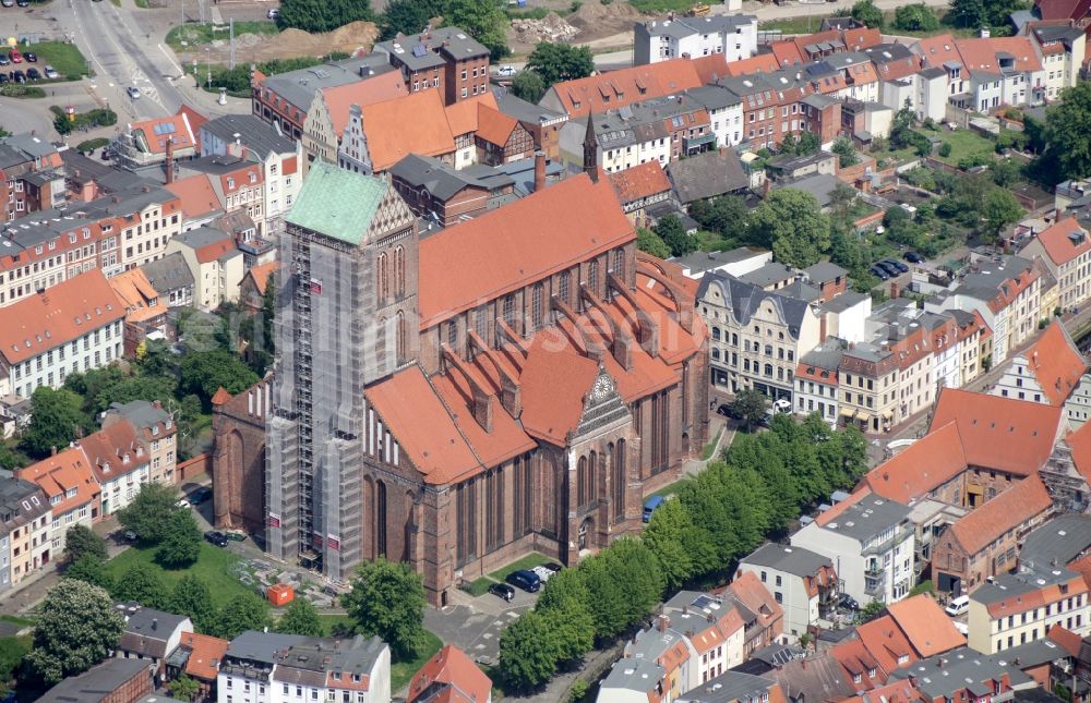 Wismar from the bird's eye view: Church building St. Nikolaikirche in Wismar in the state Mecklenburg - Western Pomerania, Germany