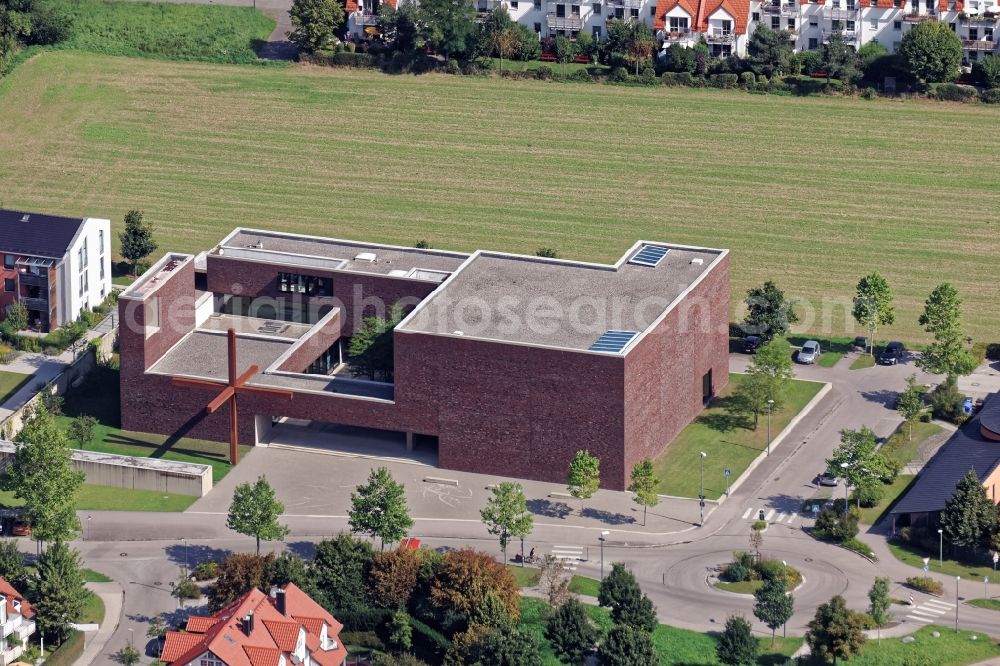 Aerial photograph Neuried - Church building St. Nikolaus and Kindergarten am Maxhofweg in Neuried in the state Bavaria