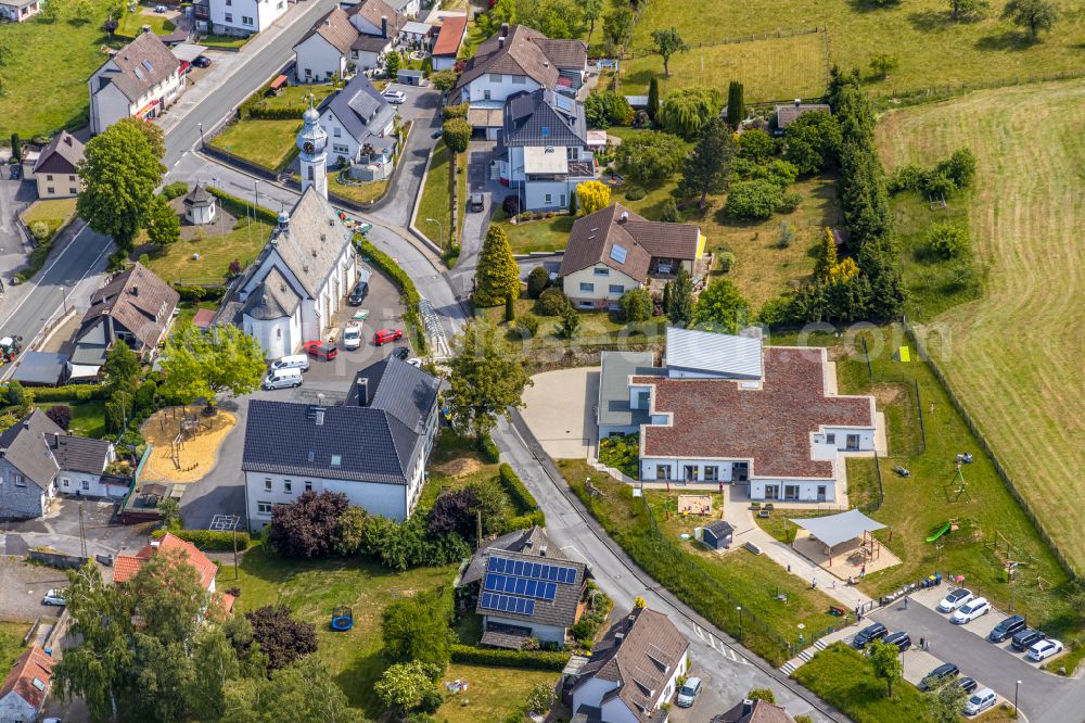 Aerial image Beckum - Church building St. Nikolaus-Kirche on street Nikolausstrasse in Beckum in the state North Rhine-Westphalia, Germany