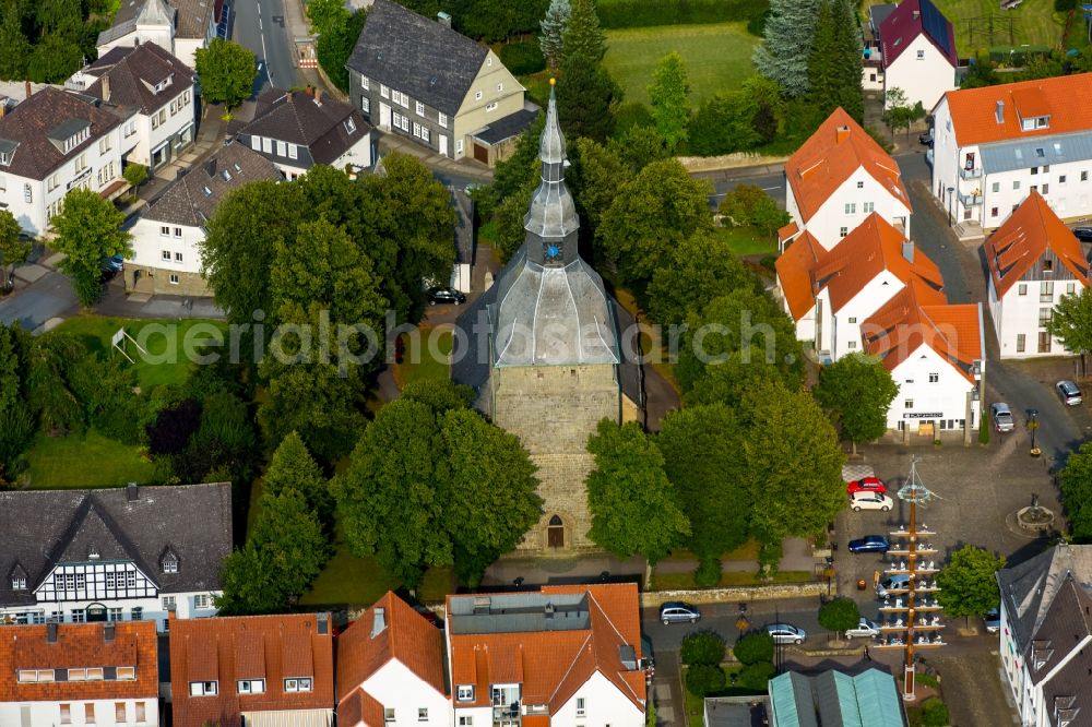 Aerial photograph Rüthen - Church building St. Nikolaus Kirche in Ruethen in the state North Rhine-Westphalia