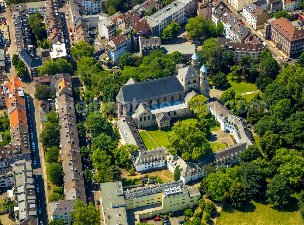 Köln from the bird's eye view: Church building of St. Pantaleon Am Pantaleonsberg in Cologne in the state North Rhine-Westphalia, Germany