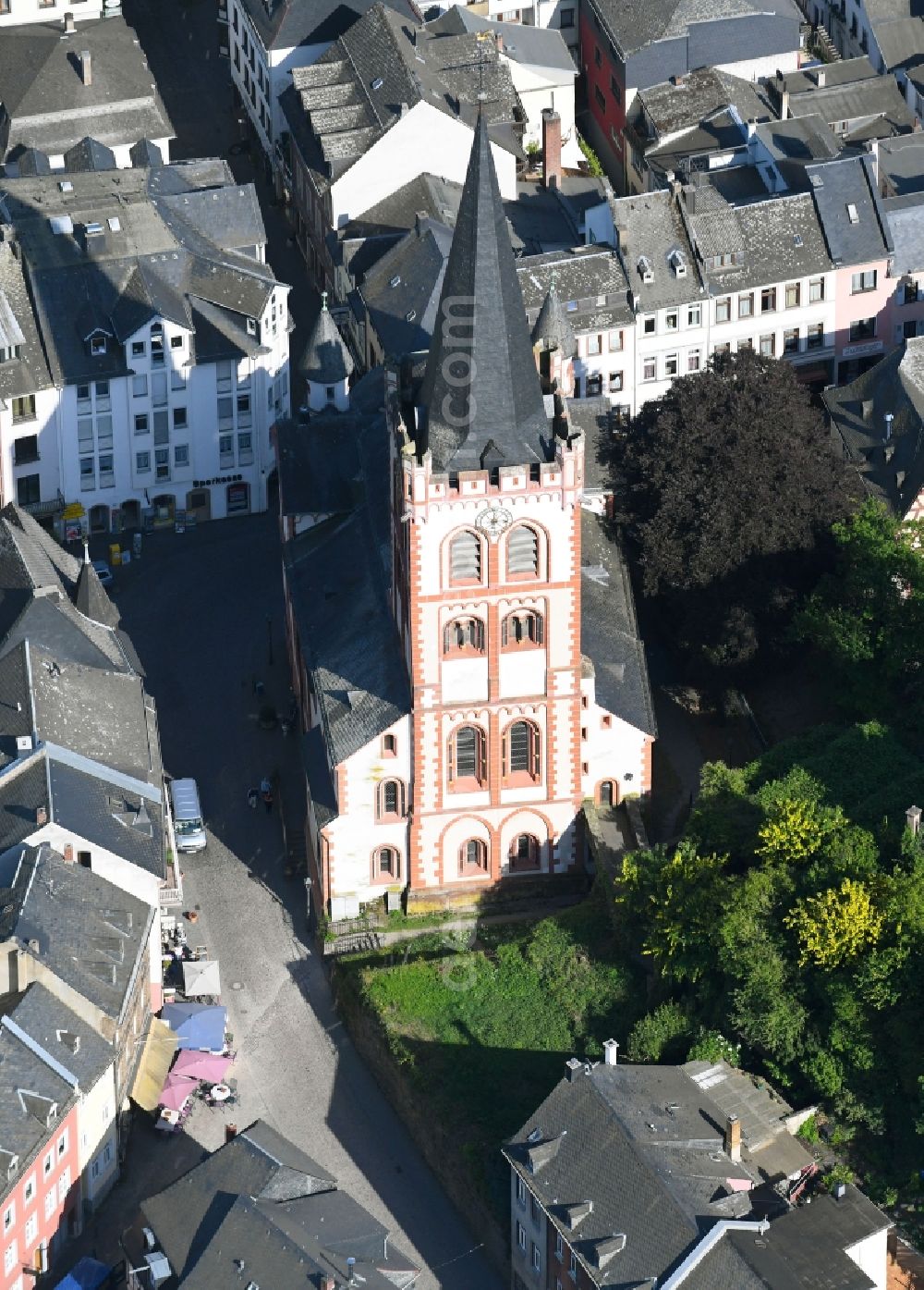 Aerial photograph Bacharach - Church building Parish Church of St. Peter on Oberstrasse in Bacharach in the state Rhineland-Palatinate, Germany