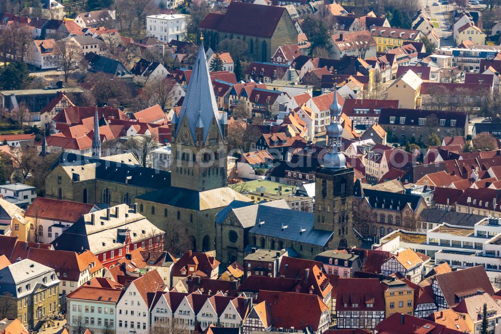 Aerial photograph Soest - Church building in St. Patrokli-Dom und St. Petri in the old Town- center of downtown in Soest in the state North Rhine-Westphalia, Germany