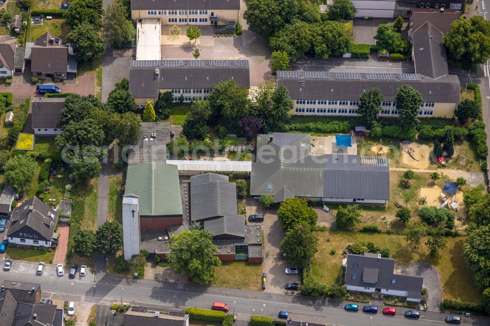 Castrop-Rauxel from the bird's eye view: Church building Pauluskirche on street Alleestrasse in the district Bladenhorst in Castrop-Rauxel at Ruhrgebiet in the state North Rhine-Westphalia, Germany