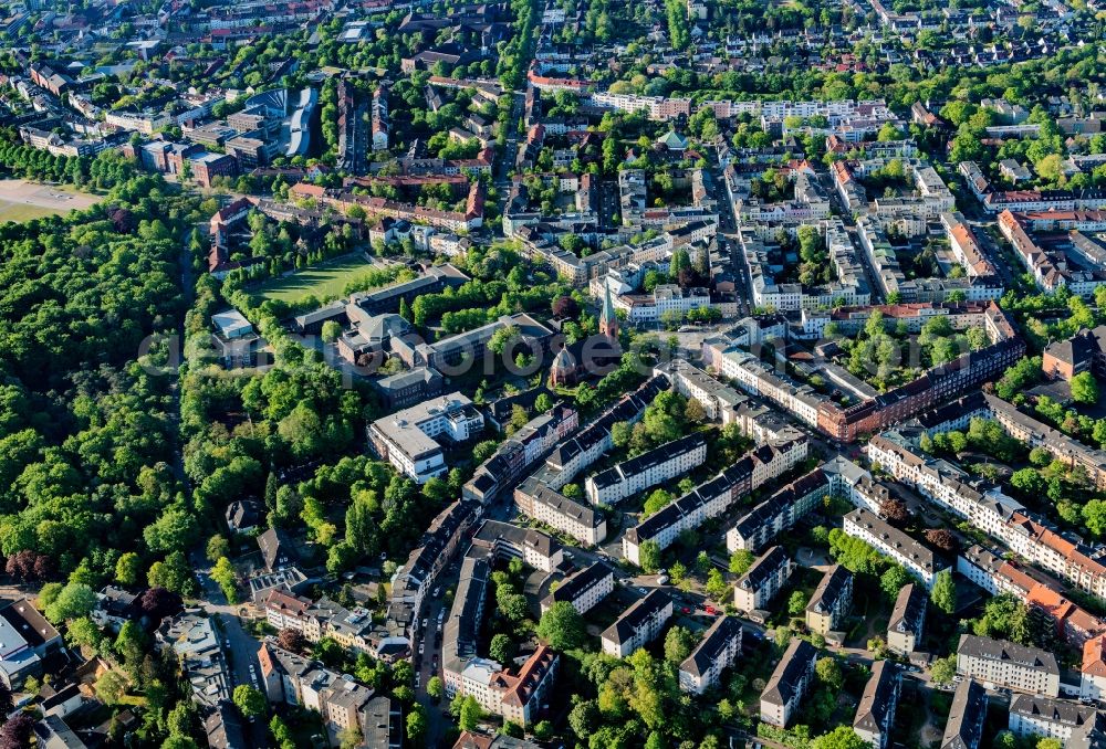 Aerial photograph Hamburg - Church building of St. Pauluskirche Heimfeld and the school building of the Friedrich-Ebert-Gymnasium on Alter Postweg - Nobleestrasse - Petersweg in Hamburg, Germany