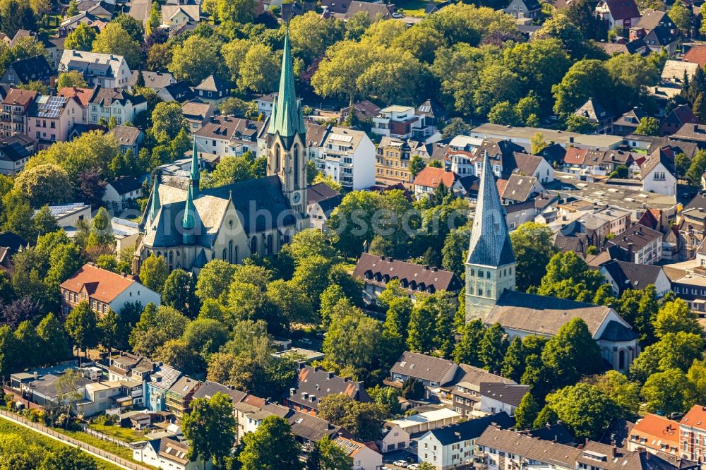 Kamen from above - Church building of Pauluskirche on Kirchplatz and of Pfarrkirche Heilige Fonilie Dunkle Strasse in Kamen in the state North Rhine-Westphalia, Germany