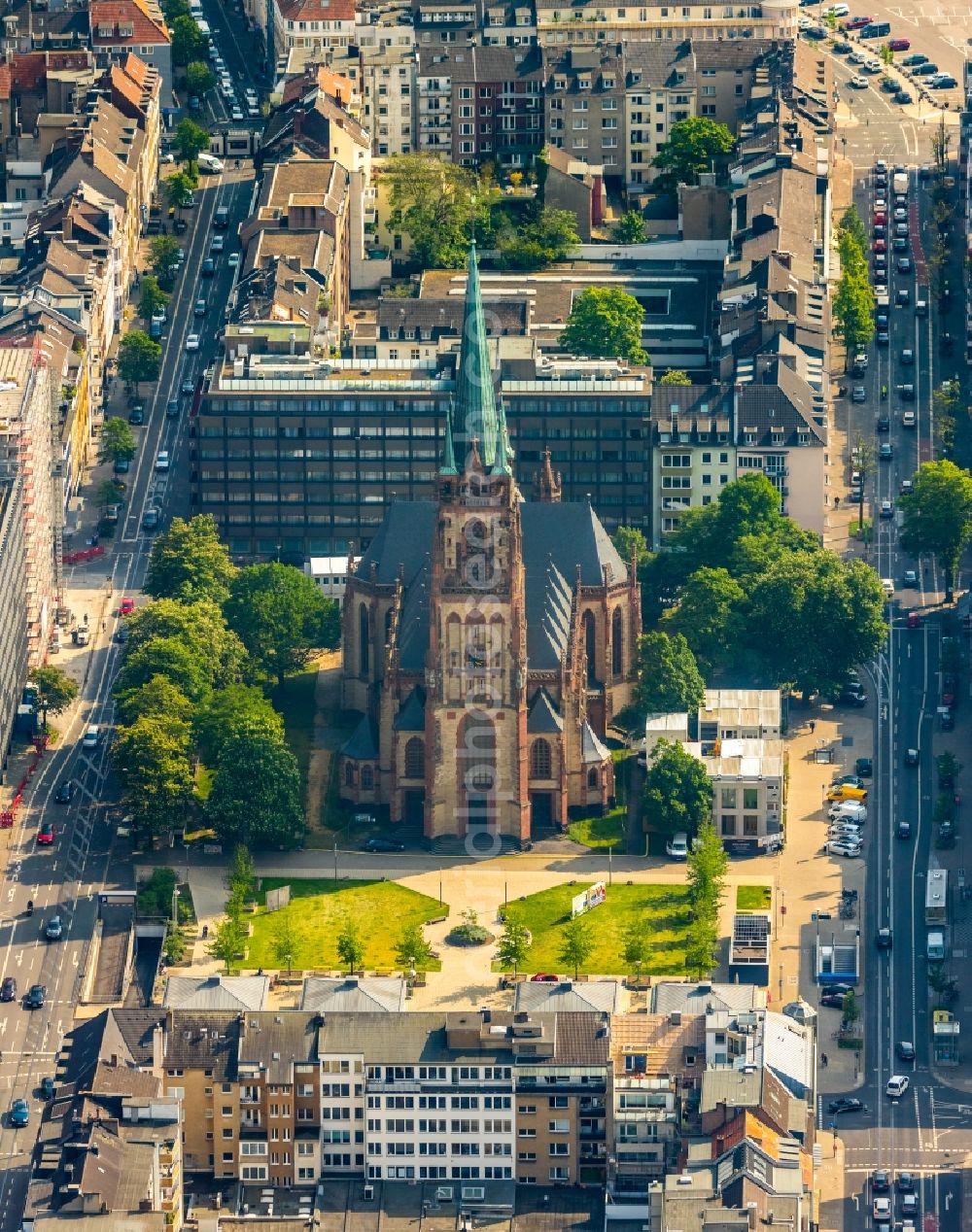 Düsseldorf from the bird's eye view: Church building St. Peter on Kirchplatz in Duesseldorf in the state North Rhine-Westphalia, Germany