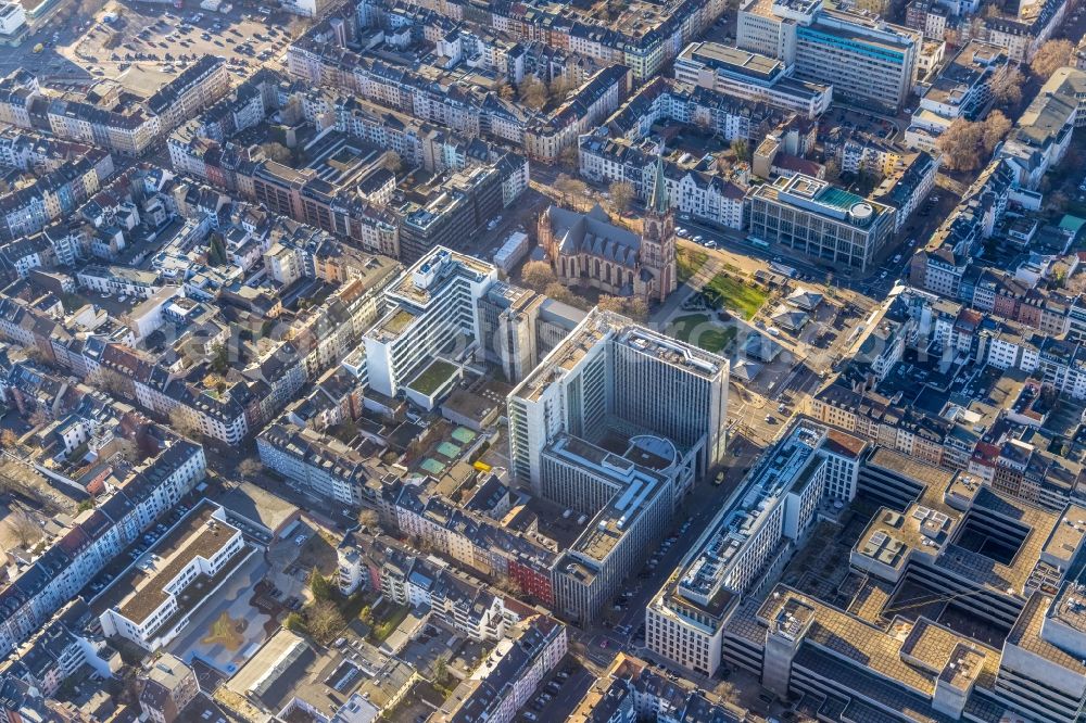 Aerial image Düsseldorf - Church building St. Peter in the district Unterbilk in Duesseldorf at Ruhrgebiet in the state North Rhine-Westphalia, Germany