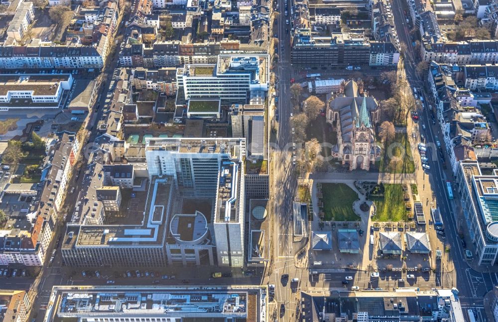 Aerial photograph Düsseldorf - Church building St. Peter in the district Unterbilk in Duesseldorf at Ruhrgebiet in the state North Rhine-Westphalia, Germany