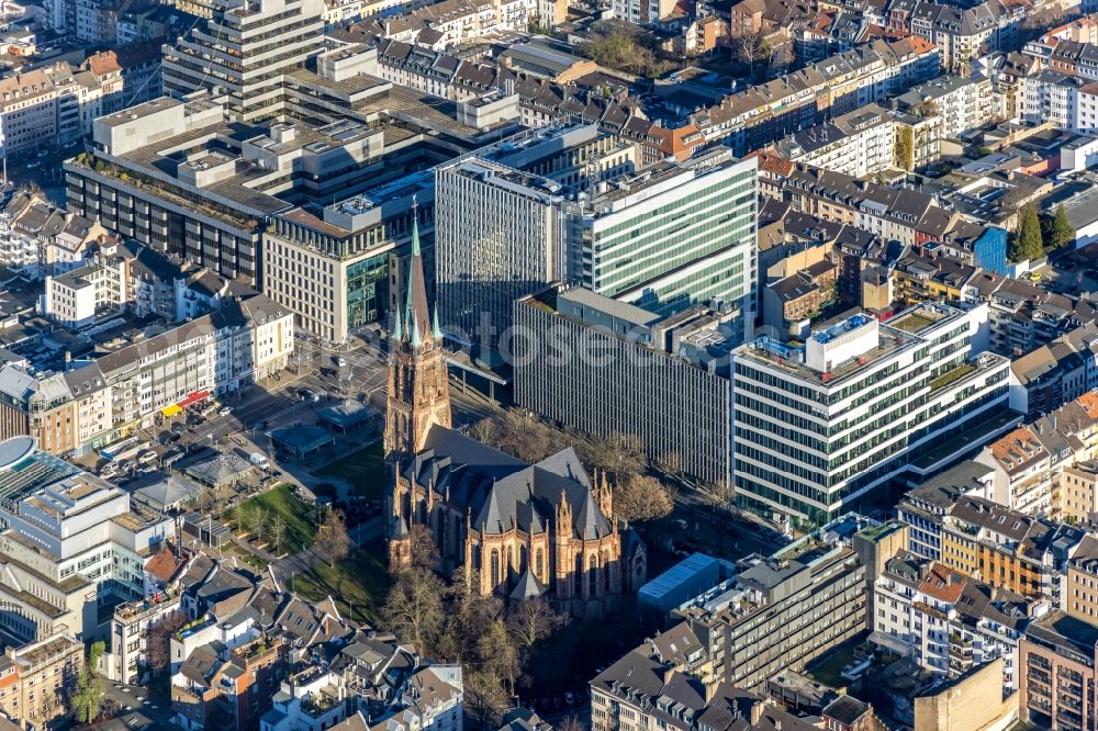 Aerial photograph Düsseldorf - Church building St. Peter in the district Unterbilk in Duesseldorf at Ruhrgebiet in the state North Rhine-Westphalia, Germany