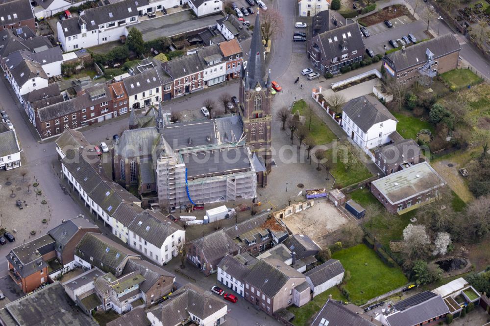 Aldekerk from above - Church building St. Peter and Paul Aldekerk on the street Marktstrasse in Aldekerk in the federal state of North Rhine-Westphalia, Germany