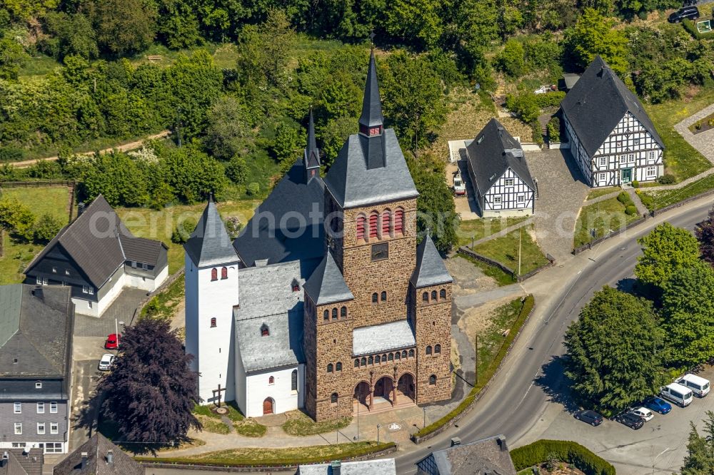 Aerial photograph Kirchhundem - Church building St. Peter u. Paul in Kirchhundem at Sauerland in the state North Rhine-Westphalia, Germany