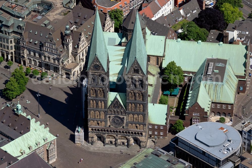 Bremen from above - Church building of the cathedral of of St. Petri Dom Bremen on Sandstrasse in the district Zentrum in Bremen, Germany