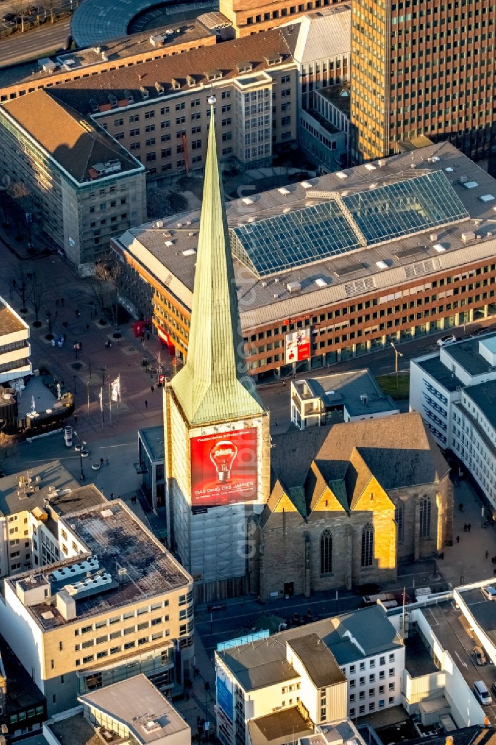 Aerial photograph Dortmund - Church building St. Petri Kirche on Westenhellweg in Dortmund in the state North Rhine-Westphalia, Germany