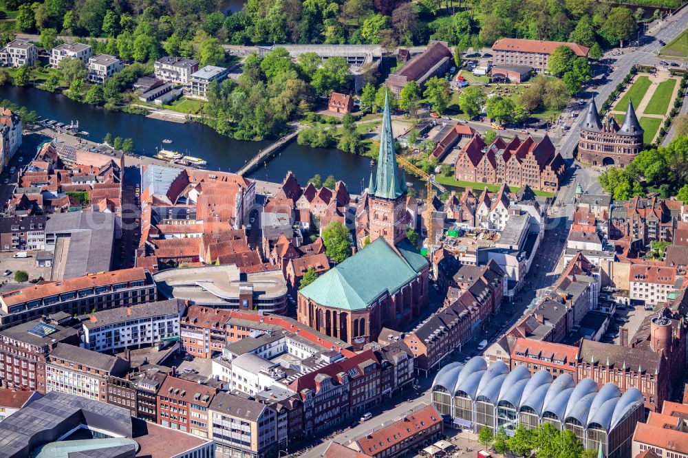 Aerial image Lübeck - Church building in St. Petri Kirche Old Town- center of downtown in Luebeck in the state Schleswig-Holstein, Germany