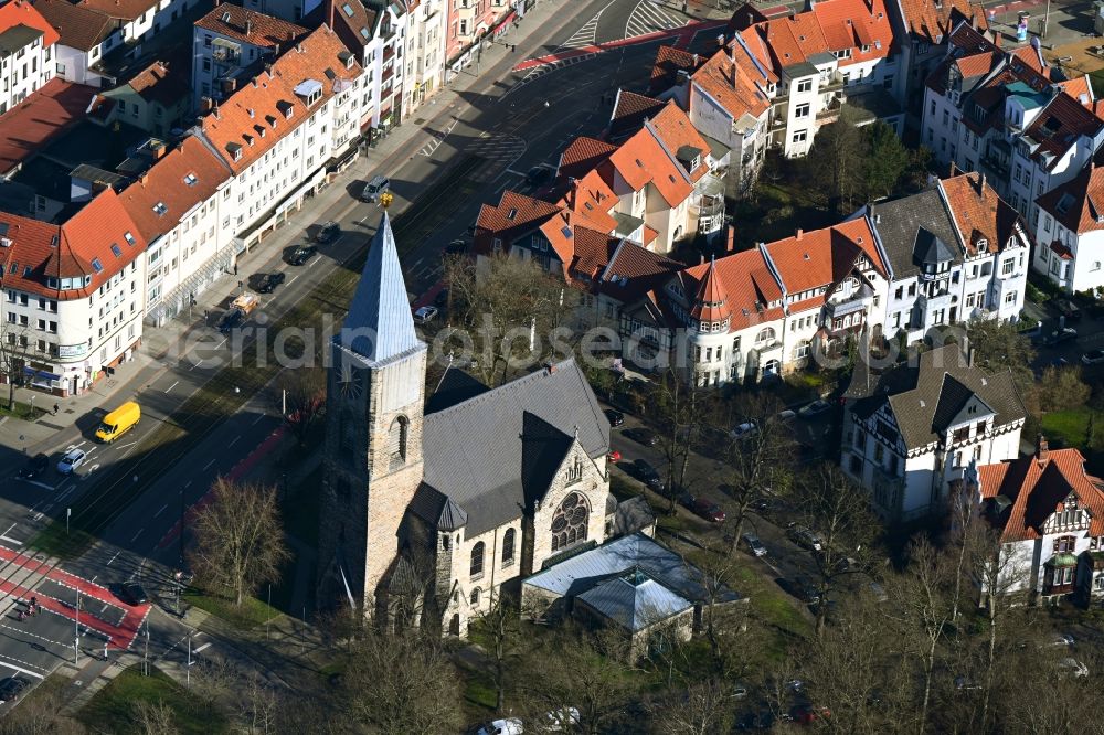 Hannover from the bird's eye view: Church building of Petrikirche on Fichtestrasse in the district Kleefeld in Hannover in the state Lower Saxony, Germany