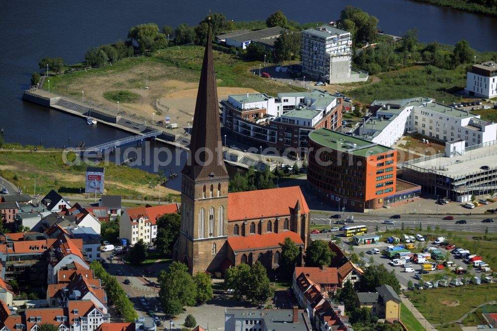 Rostock from the bird's eye view: Church building Petrikirche in Rostock in the state Mecklenburg - Western Pomerania