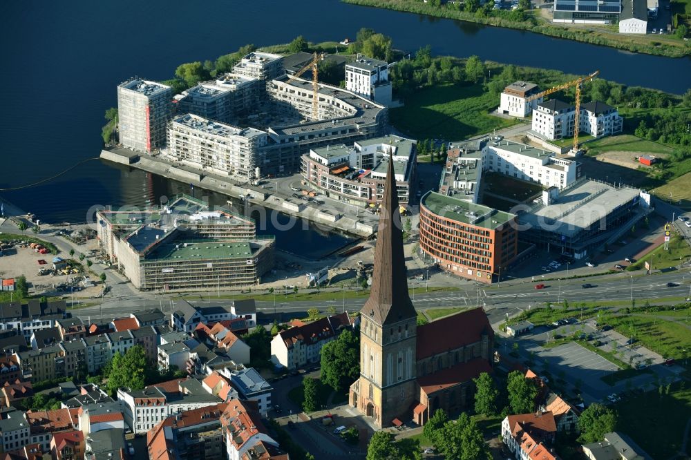 Rostock from the bird's eye view: Church building Petrikirche in of Strasse Alter Markt in the district Mitte in Rostock in the state Mecklenburg - Western Pomerania, Germany