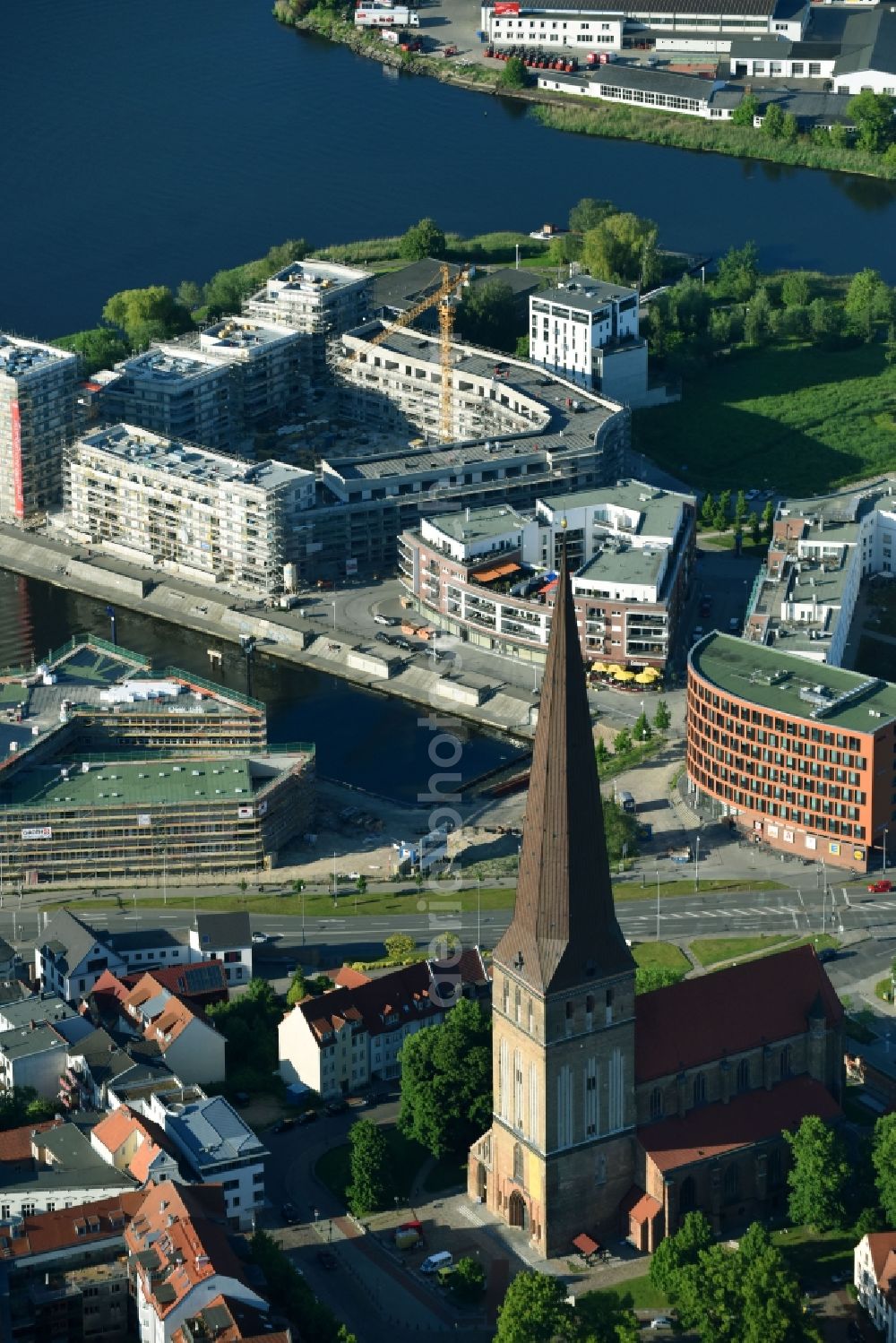 Aerial image Rostock - Church building Petrikirche in of Strasse Alter Markt in the district Mitte in Rostock in the state Mecklenburg - Western Pomerania, Germany