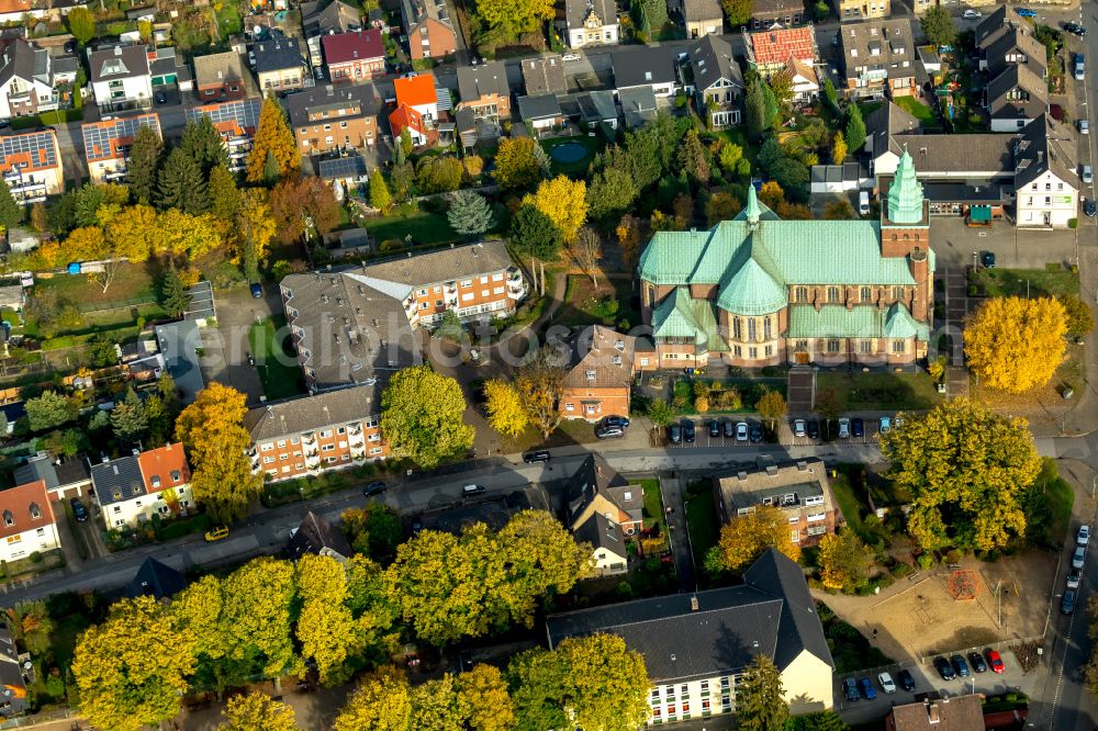 Aerial photograph Bottrop - Church building Pfarr- and Gemeindekirche St. Joseph Batenbrock on street Im Flassviertel in Bottrop at Ruhrgebiet in the state North Rhine-Westphalia, Germany