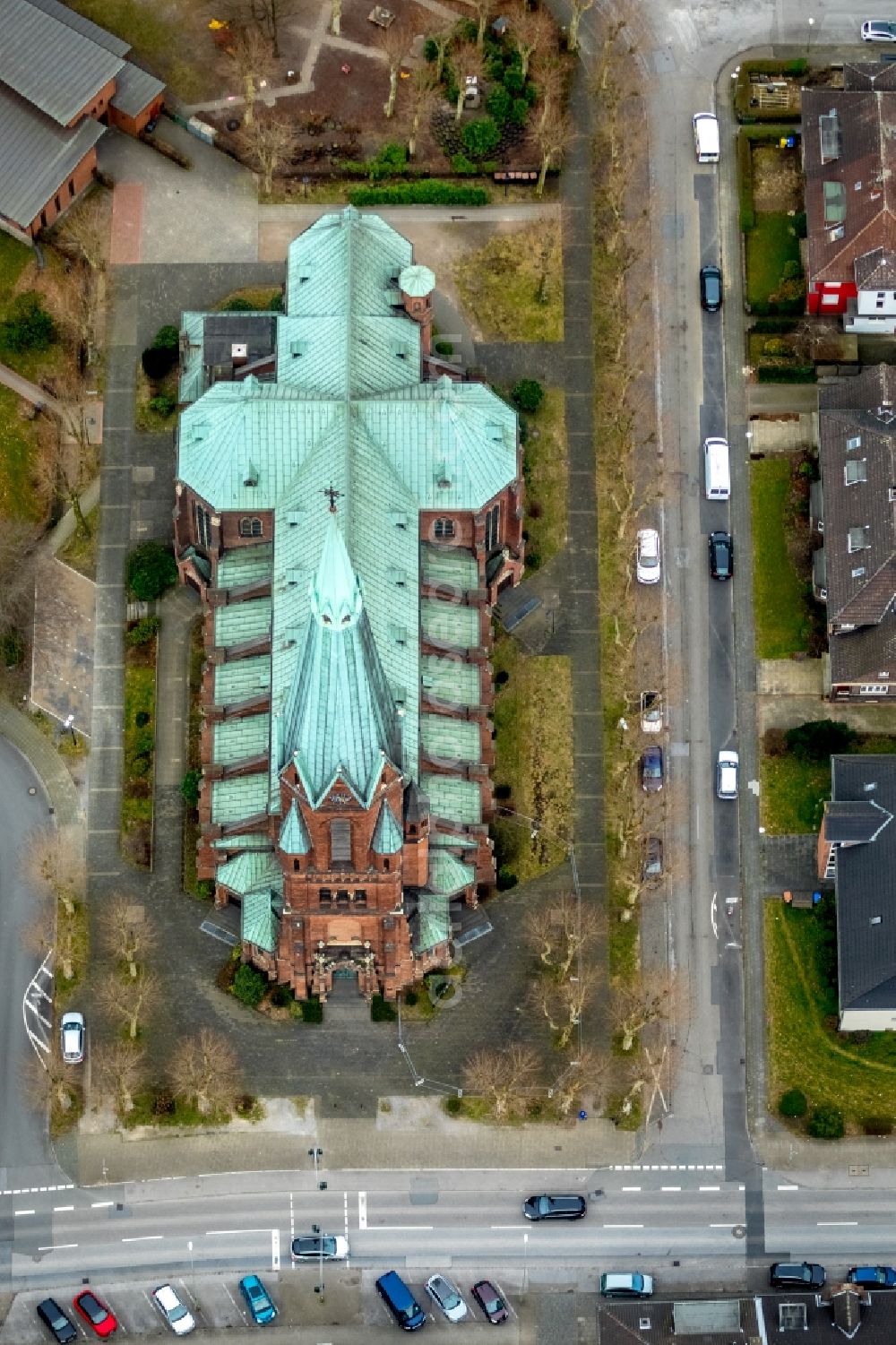 Aerial photograph Bottrop - Church building Pfarr- and Gemeindekirche St. Joseph Batenbrock in the district Batenbrock in Bottrop in the state North Rhine-Westphalia, Germany