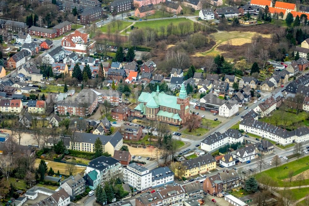 Aerial image Bottrop - Church building Pfarr- and Gemeindekirche St. Joseph Batenbrock in the district Batenbrock in Bottrop in the state North Rhine-Westphalia, Germany