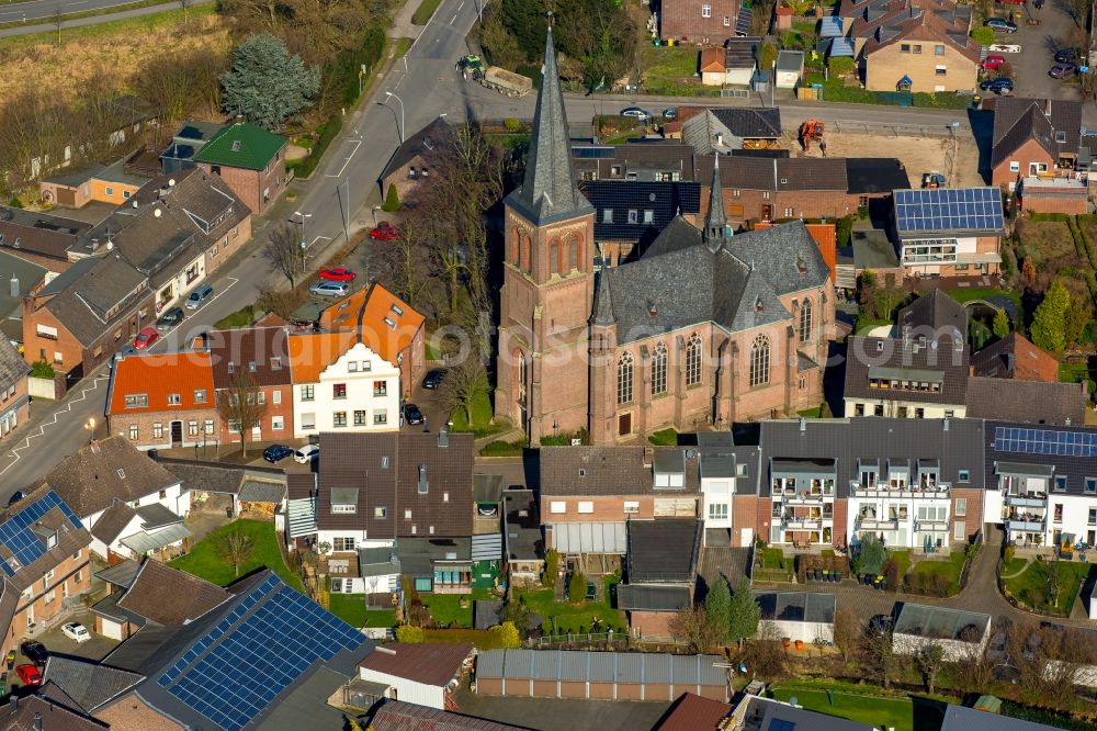 Tönisberg from the bird's eye view: Church building in the village of Toenisberg in the state of North Rhine-Westphalia