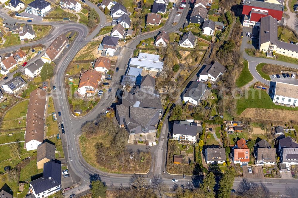 Aerial photograph Arnsberg - Church building of Pfarrkirche Heilig Kreuz on Propst-Legge-Weg in the district Wennigloh in Arnsberg at Sauerland in the state North Rhine-Westphalia, Germany