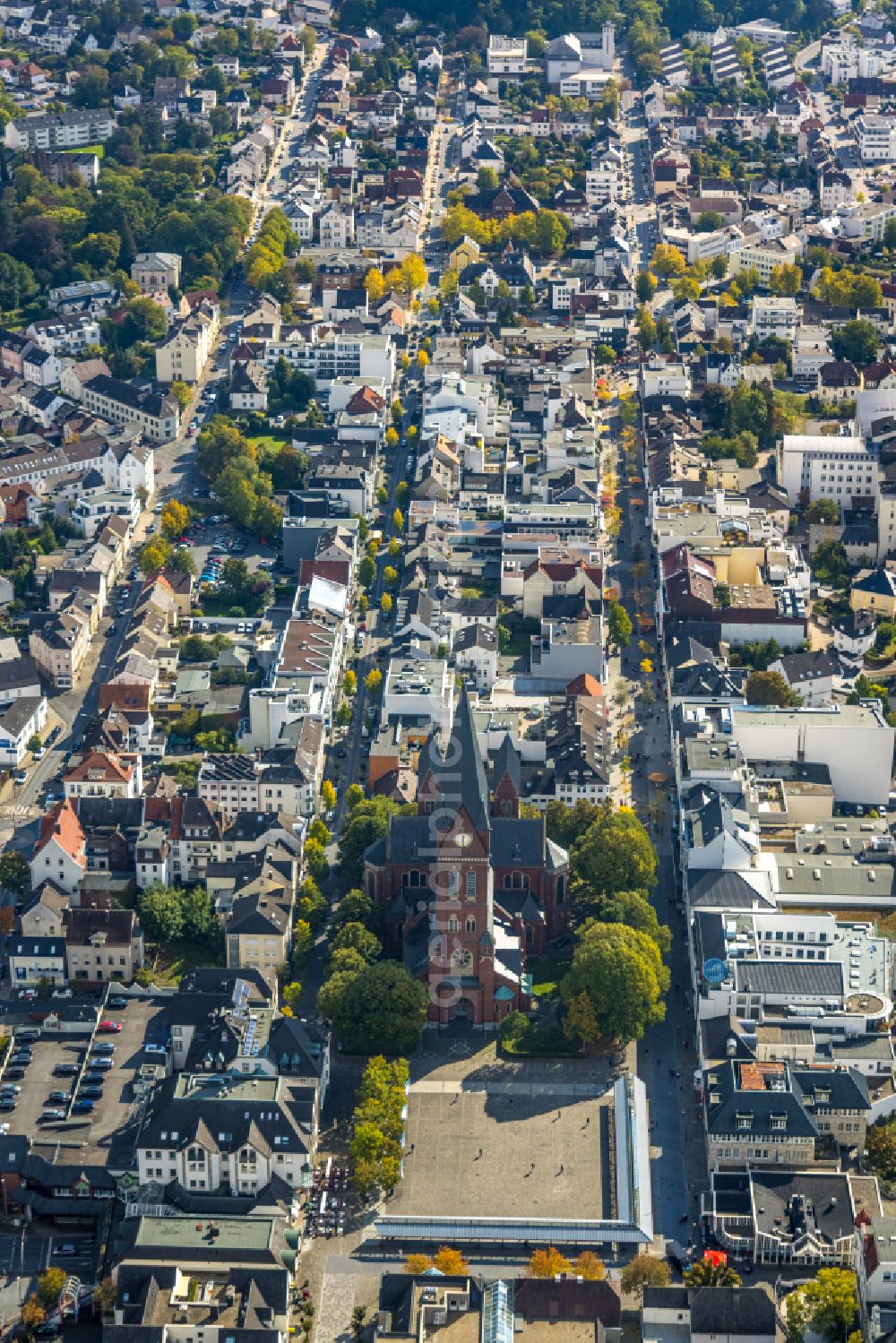 Aerial photograph Arnsberg - Church building in Pfarrkirche St. Johannes-Baptist Old Town- center of downtown in the district Neheim in Arnsberg in the state North Rhine-Westphalia, Germany