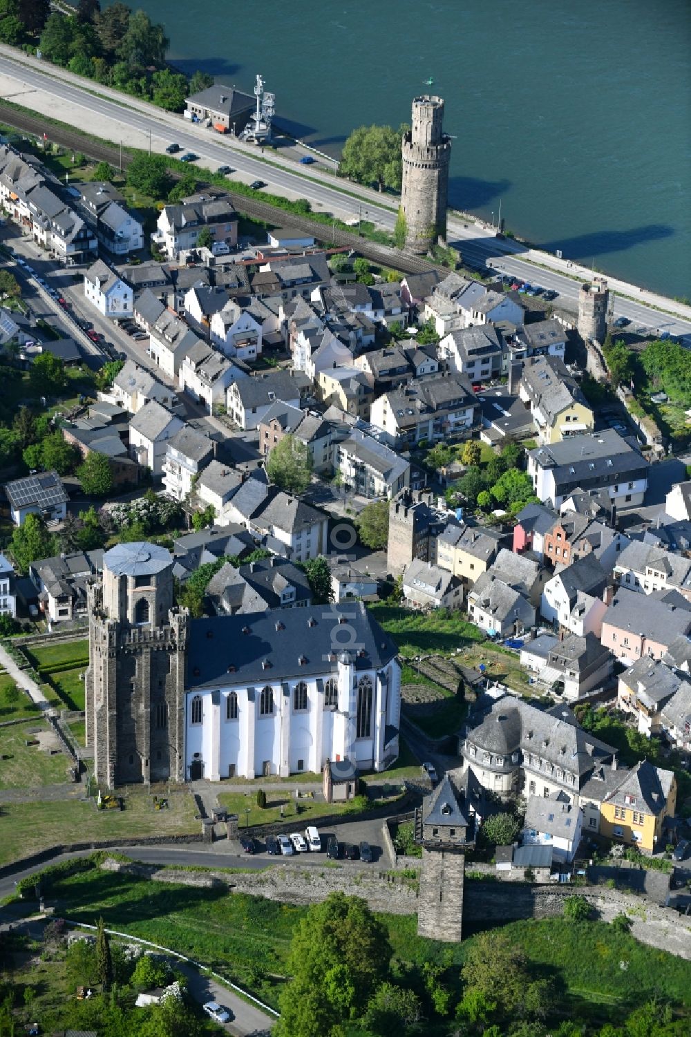 Aerial photograph Oberwesel - Church building Pfarrkirche St. Martin on Martinsberg in Oberwesel in the state Rhineland-Palatinate, Germany