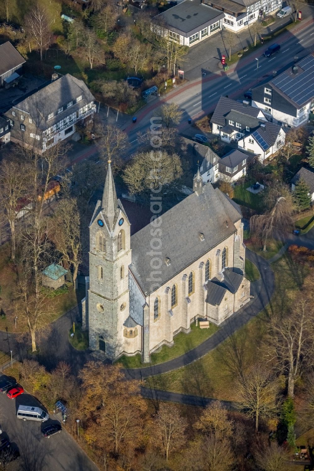 Aerial photograph Reiste - Church building Pfarrkirche St. Pankratius in the village of in Reiste in the state North Rhine-Westphalia, Germany