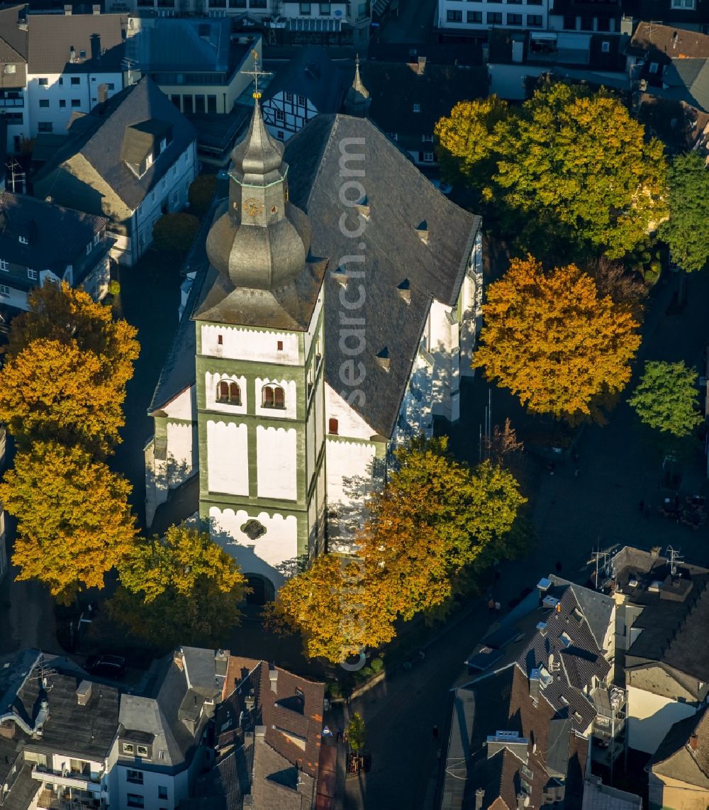 Aerial photograph Attendorn - Church building Pfarrkirche Sankt Johannes Baptist in Attendorn in the state North Rhine-Westphalia