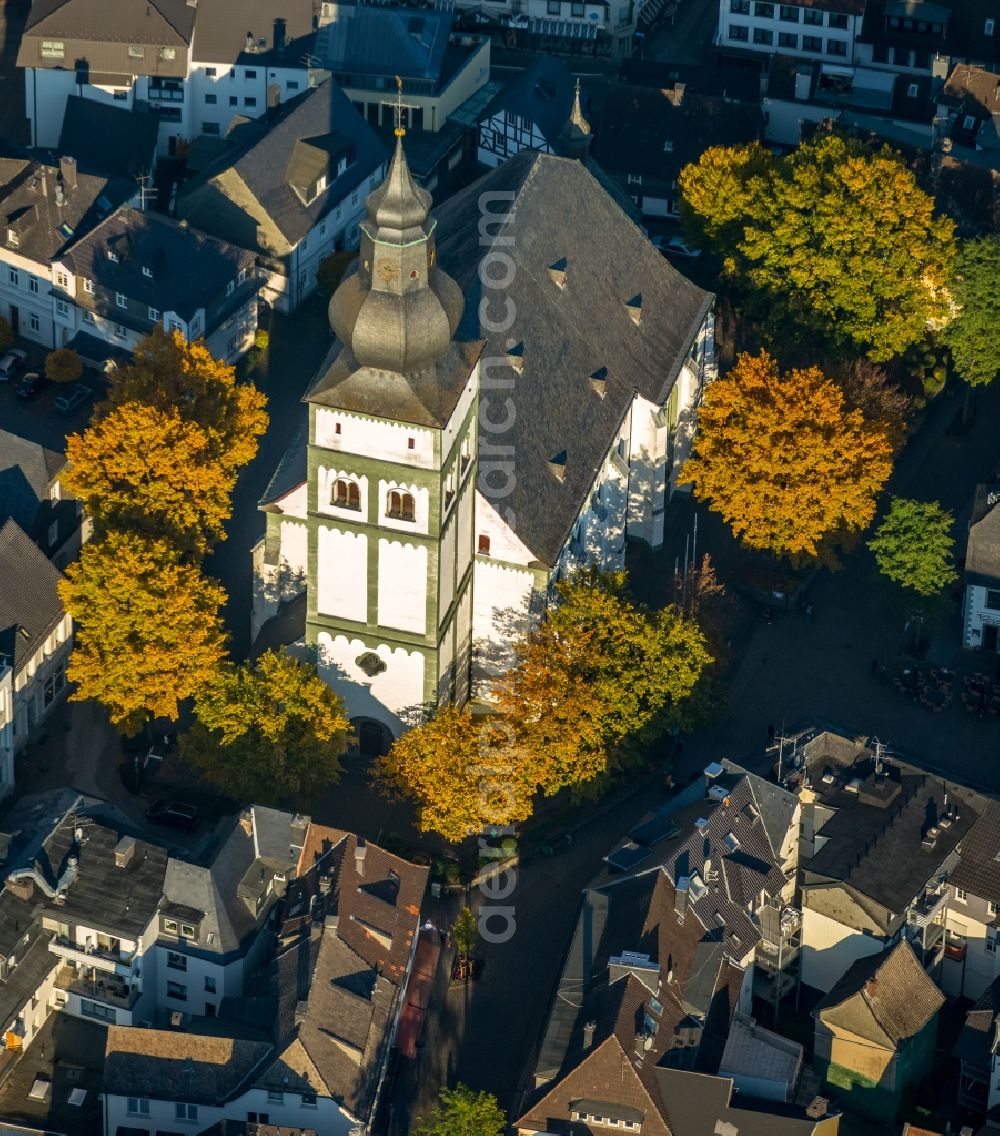 Attendorn from above - Church building Pfarrkirche Sankt Johannes Baptist in Attendorn in the state North Rhine-Westphalia