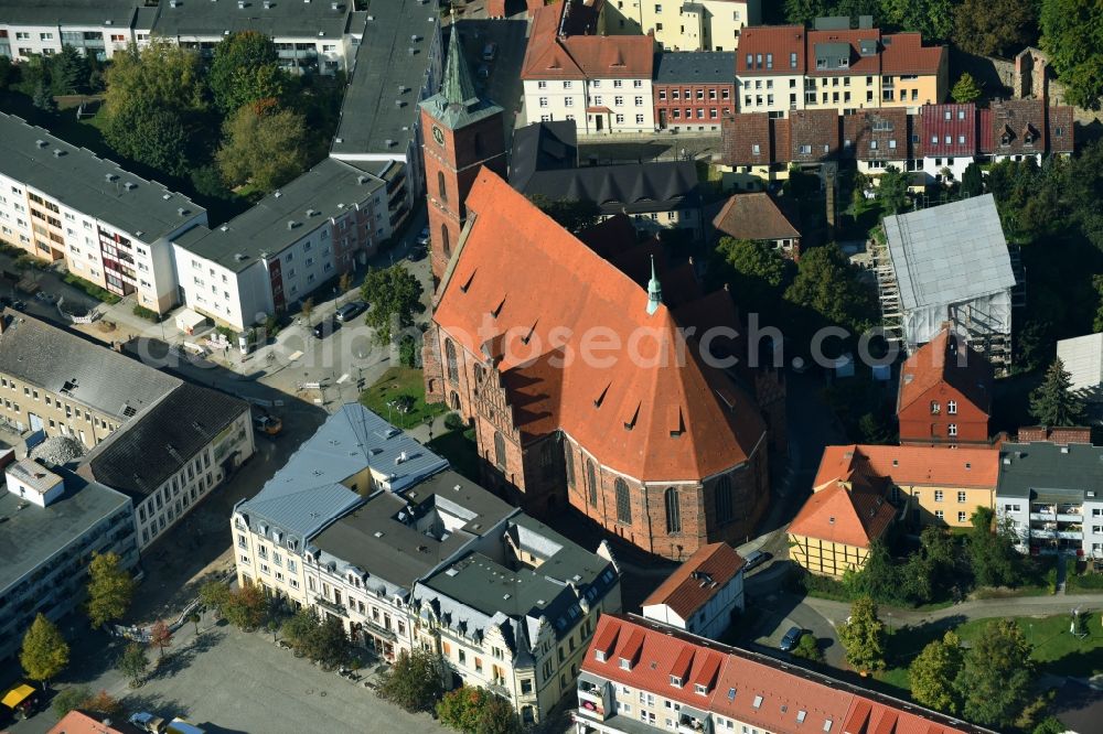 Aerial photograph Bernau - Church building Pfarrkirche Sankt Marien Kirchgasse in Bernau in the state Brandenburg