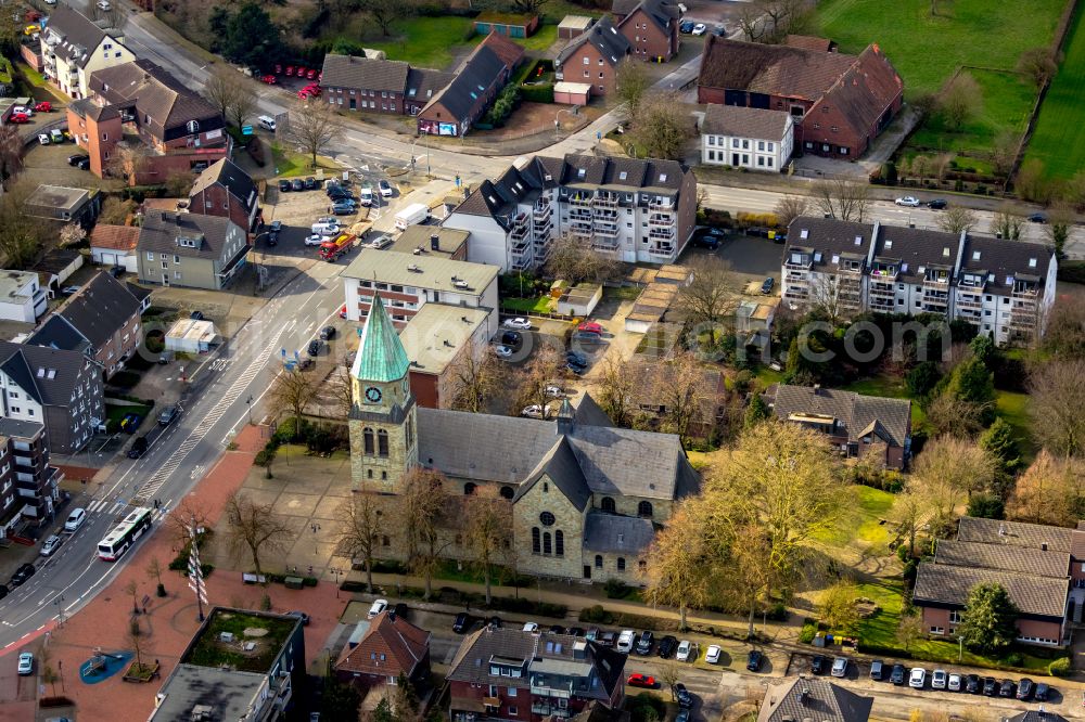 Aerial photograph Kirchhellen - Church building Pfarrkirche St.Johonnes of Taeufer An St. Johonnes in Kirchhellen in the state North Rhine-Westphalia, Germany